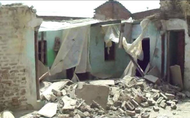 Uttar Pradesh Communal Tension In A Sambhal Village यूपी: संभल में सांप्रदायिक तनाव, मुस्लिम लड़के और शादीशुदा हिंदू महिला के गायब होने के बाद भड़की हिंसा