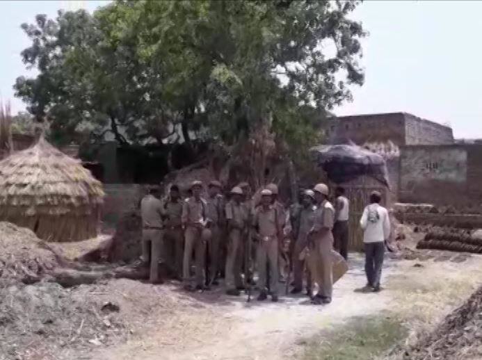 Sambhal Incident Four Police Personals Are Suspended संभल हिंसा में पुलिस की 'लापरवाही', दो दारोगा सहित चार पुलिसकर्मी निलंबित