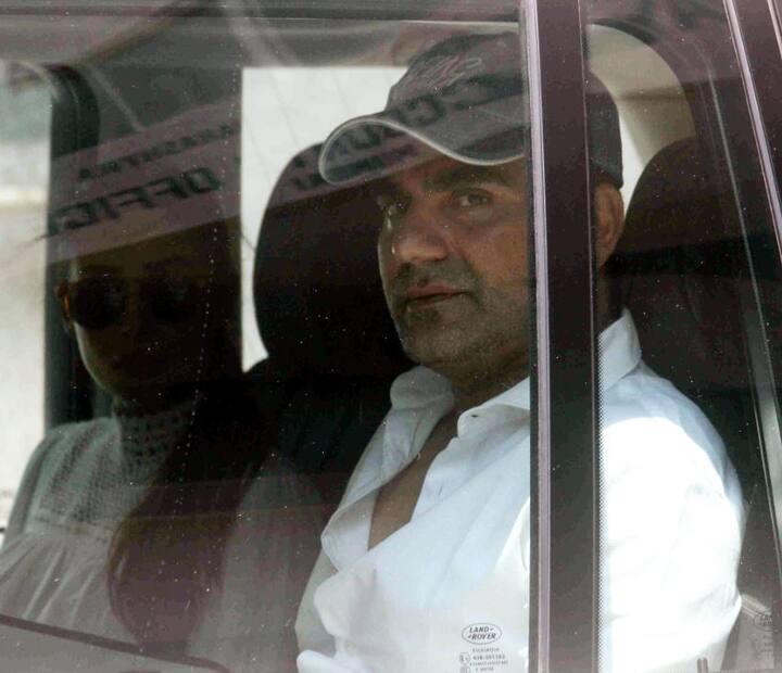 इसके बाद जो हैरान करने वाली बात दिखी वो ये थी कि दोनों साथ एक गाड़ी में वहां से वापस लौटे.