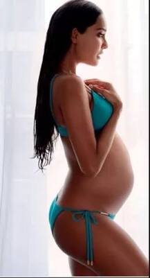 प्रेग्नेंसी के दौरान भी इंटरनेट पर \'खलबली\' मचा रही हैं लीसा हेडन की ये तस्वीरें...! 