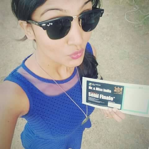 मगर वो किसी परमानेंट नौकरी की तलाश में थी. इंटरव्यू की बात कहकर ही वो अपने घर से निकली थी.