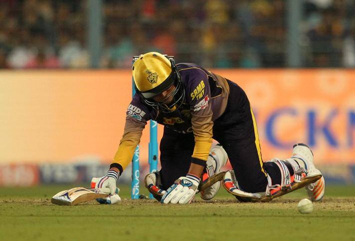 कोलकाता की ओर से कोई भी बल्लेबाज बड़ी पारी नहीं खेल सका. मेजबान टीम अंत तक जीत की स्थिति में थी लेकिन अंतिम पलों में विशेषज्ञ बल्लेबाज की कमी ने उसे हार पर मजबूर किया.