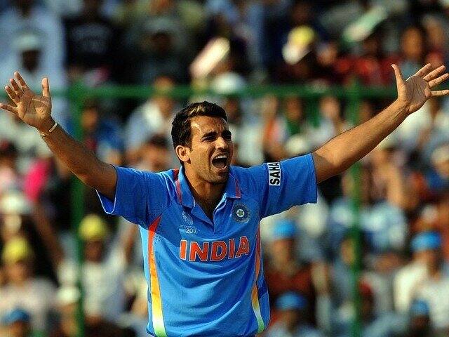 चैम्पियंस ट्रॉफी में भारतीय गेंदबाजों के प्रदर्शन की बात की जाए तो इस लिस्ट में तेज़ गेंदबाज़ जहीर खान 19वें पायदान पर हैं. ज़हीर ने साल 2000 से 2002 के बीच 9 मैच खेले, जिसमें उन्होंने 15 विकेट चटकाएं हैं. उनका इकोनॉमी रेट 4.60 का रहा है.