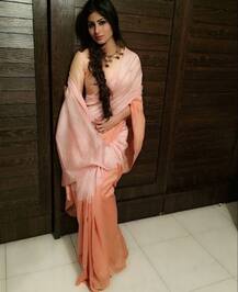 हर दिल अजीज मौनी रॉय की कौन सी अदा आपको भाती है?