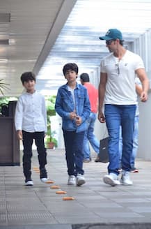 बच्चों और पूरे परिवार के बीचे फिर साथ दिखे ऋतिक और सुज़ैन!