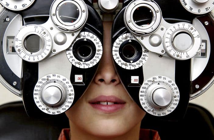 Poor Vision May Lower Your Kids Grades Study कमजोर नजर होने से बच्चों की सीखने की प्रक्रिया हो सकती है प्रभावित!