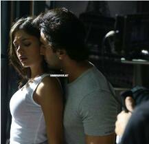 PICS: मिस्ट्री गर्ल के साथ Cozy होते दिखे रनबीर कपूर, तस्वीरें हो रही हैं वायरल