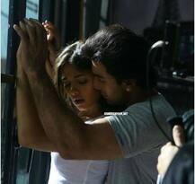 PICS: मिस्ट्री गर्ल के साथ Cozy होते दिखे रनबीर कपूर, तस्वीरें हो रही हैं वायरल