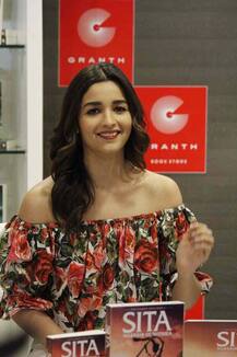अमीश त्रिपाठी की नई किताब सीता के लॉन्च पर पहुंची आलिया भट्ट