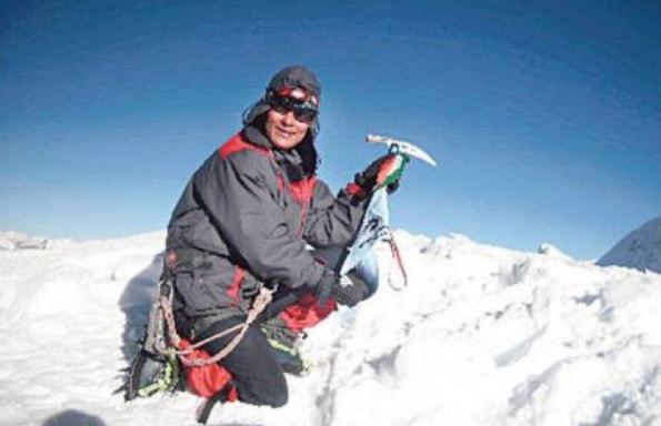 सलाम: दो बच्चों की मां का चौथी बार एवरेस्ट फतह, चोटी पर तिरंगा लहराया