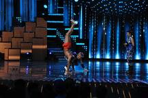 नच बलिए के सेट पर बाबा रामदेव ने कराया योग, जमकर हुई मस्ती