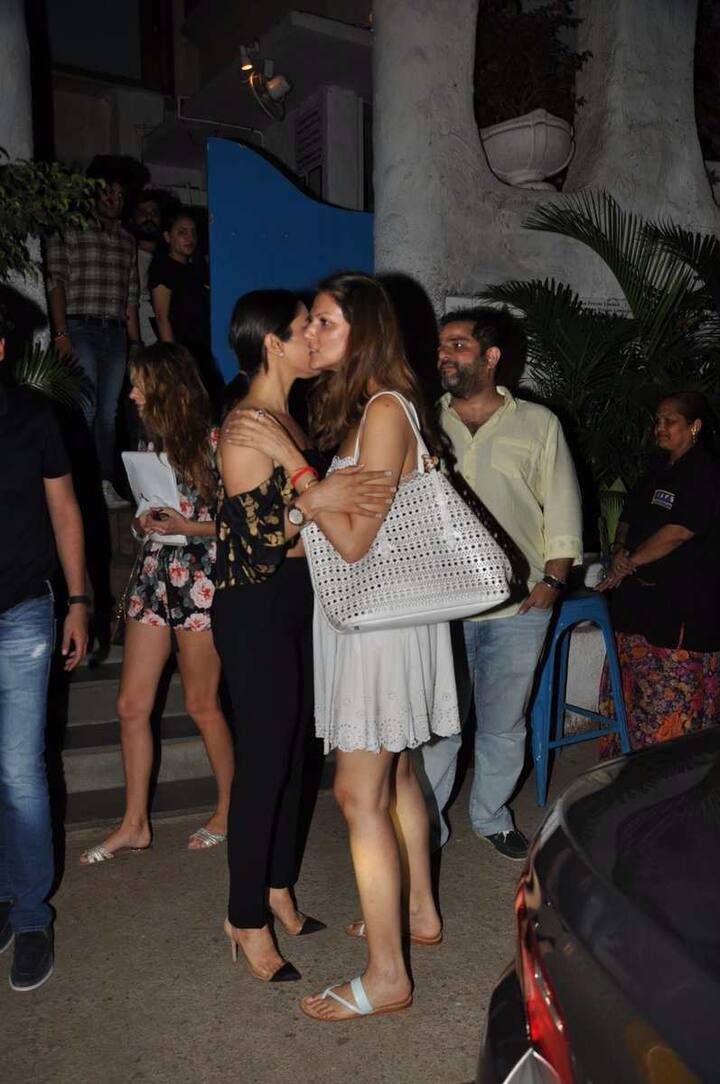 35 साल की सोफी आ देखें ज़रा और प्यार के साइड इफेक्ट्स जैसी फिल्मों में भी नज़र आ चुकी हैं.