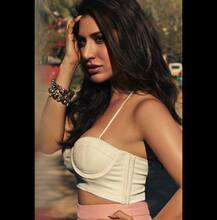 देखें सोफी चौधरी के अबतक के BOLDEST अवतार की तस्वीरें!