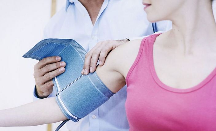 World Hypertension Day: बहुत बड़ा है हाइपरटेंशन का खतरा, जानें कैसे करें बचाव world hypertension day 17th may symptoms reason and how to prevent the illness high blood pressure