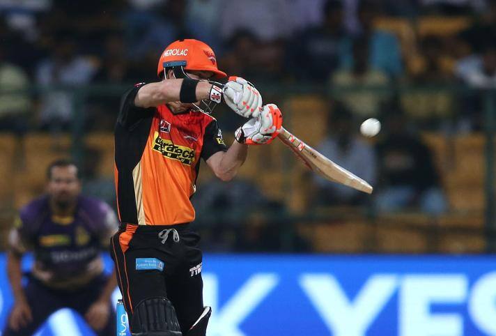 भले ही डेविड वॉर्नर 4000 रन पूरे करने वाले 5वें बल्लेबाज़ हों लेकिन उन्होंने ये कारनामा सबसे कम पारियों में किया है. वॉर्नर ने 4000 रन पूरे करने के लिए महज़ 114 पारियां खेली.