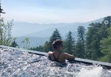 IN PICS: \'नागिन 2\' की एक्ट्रेस अदा खान ने कुछ इस अंदाज में सेलिब्रेट किया अपना बर्थडे