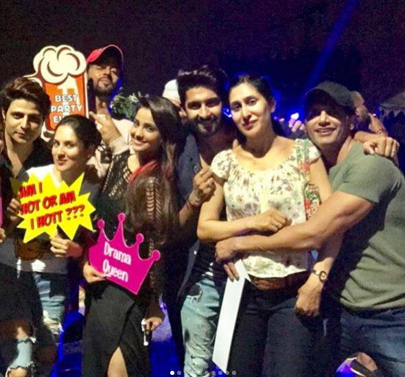 अदा ने अपने दोस्तों के साथ बर्थडे पार्टी भी की. इस पार्टी की तस्वीरों को भी इंस्टाग्राम पर शेयर किया गया है.