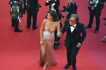 Cannes Film Festival: रेड कार्पेट पर उप्स मोमेंट का शिकार हुईं बेला हदीद, देखें PICS