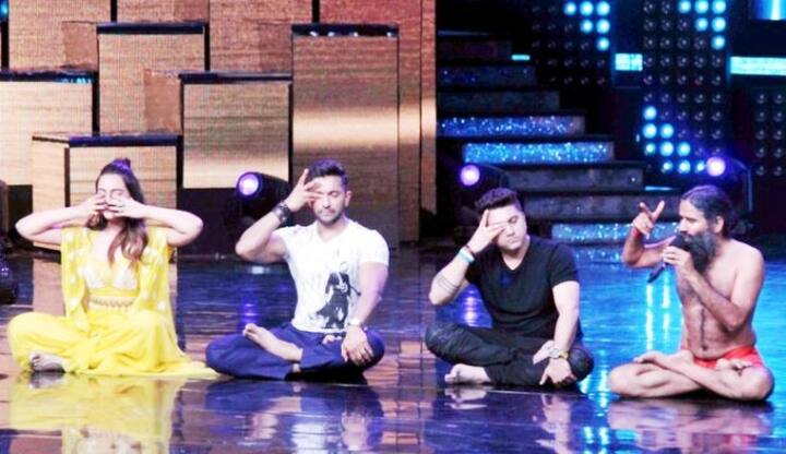 रामदेव ने शो के जजों सोनाक्षी सिन्हा, मशहूर कोरियोग्राफर टेरेंस लुईस और फिल्म निर्माता मोहित सूरी को कपालभाती सिखाई.