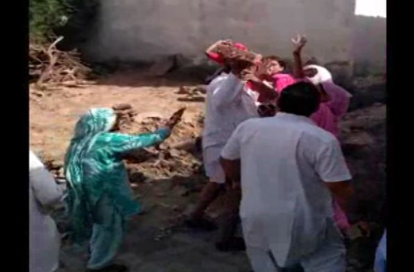 हरियाणा : विधवा महिलाओं पर \'अत्याचार\', सरपंच की दबंगई का वीडियो वायरल