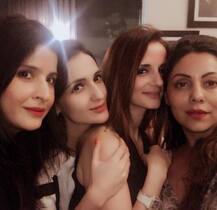 IN PICS: करण जौहर की डिनर पार्टी में शामिल हुईं गौरी खान, सुजैन समेत ये बॉलीवुड हस्तियां