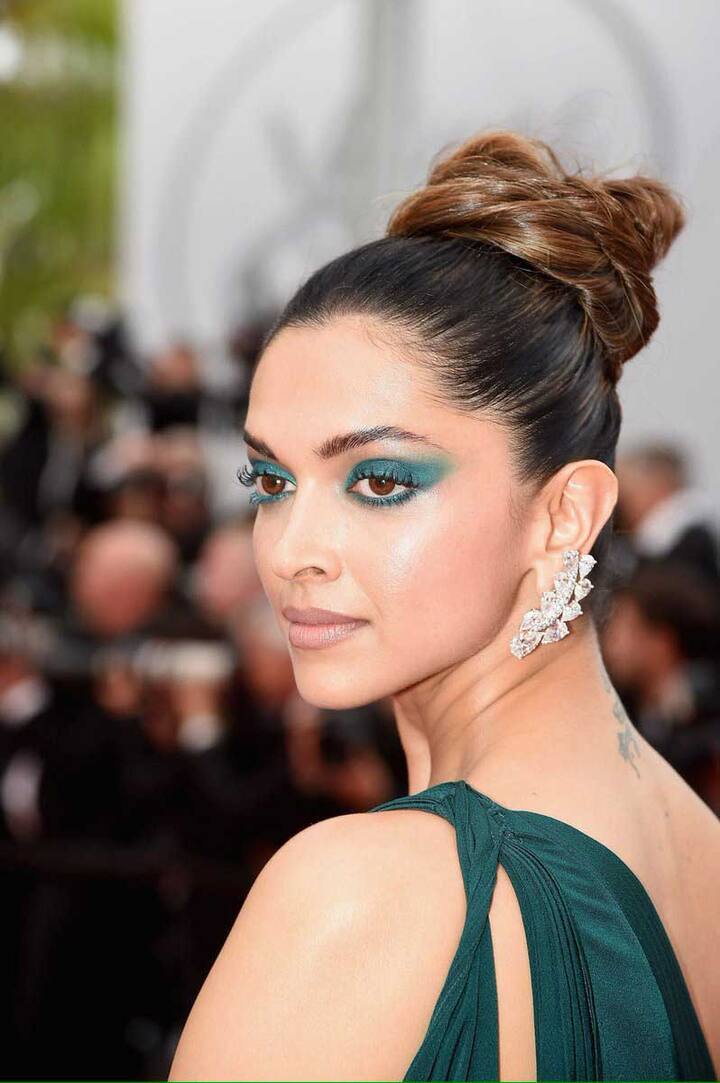 दीपिका की आखों का मेकअप उनकी खूबसूरत को और भी बढ़ा रहा था.