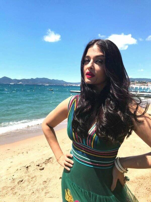 सभी तस्वीरें L'Oreal Paris के ट्विटर हैंडल से ली गई हैं. 