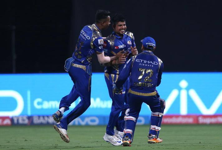 एम.चिन्नास्वामी स्टेडियम में मुंबई के कप्तान रोहित शर्मा ने टॉस जीत गेंदबाजी चुनी. उनके गेंदबाजों ने कप्तान के फैसले को जायज ठहराया और कोलकाता को 18.5 ओवरों में 107 रनों पर ही समेट दिया. इसके बाद 14.3 ओवरों में चार विकेट खोकर लक्ष्य हासिल कर लिया.