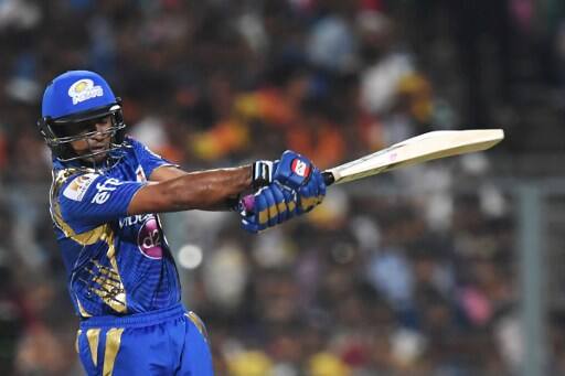 उनके बाद इस लिस्ट में अंबाती रायडू आते हैं जिन्होंने कुल 2404 रन बनाए हैं.