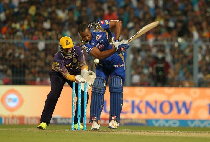 वहीं चौथा पायदान पर मौजूदा टीम के स्टार कीरोन पोलार्ड इस लिस्ट में शामिल हैं. उन्होंने 2327 रन बनाए हैं.