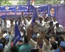 सहारनपुर हिंसा: जंतर मंतर पर दलितों का प्रदर्शन, मुरादाबाद में योगी को दिखाए गए काले झंडे