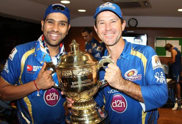 इससे पहले सिर्फ रोहित शर्मा के नाम ये रिकॉर्ड है जो कि 3 बार आईपीएल ट्रॉफी जीतने वाली टीम के साथ रहे हैं. जिसमें 2 बार वो कप्तान थे और एक बार डेकेन चार्जर के लिए बतौर खिलाड़ी खेले.