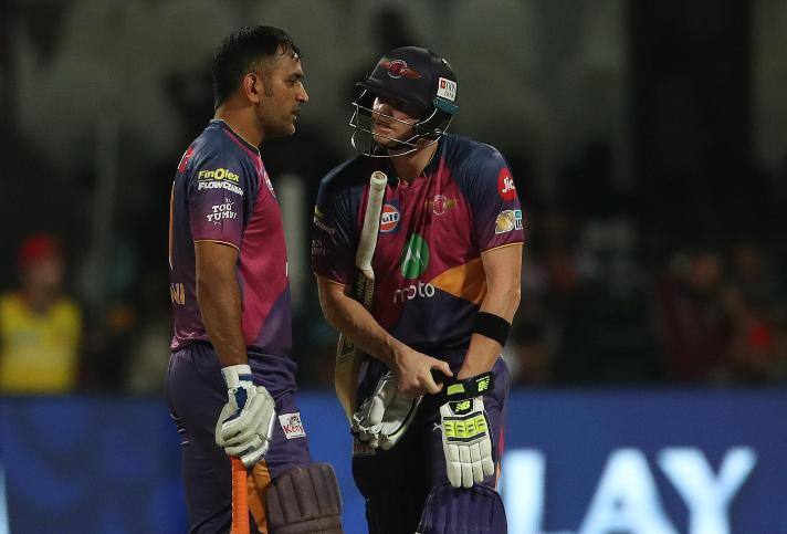 एमएस धोनी को इस सीज़न ही पुणे की टीम ने कप्तानी के बाद से हटाया है. जिनके स्थान पर पुणे ने ऑस्ट्रेलियाई कप्तान स्टीव स्मिथ को टीम की कमान सौंपी.