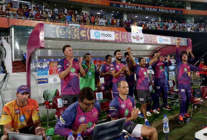 पूरे टूर्नामेंट में शानदार प्रदर्शन कर आईपीएल के फाइनल तक पहुंची राइज़िंग पुणे सुपरजाएंट टीम को बतौर रनर-अप टीम 10 करोड़ की राशी मिली. इसके साथ ही सभी खिलाड़ियों और सपोर्ट स्टाफ को मोमेंटो भी मिले.