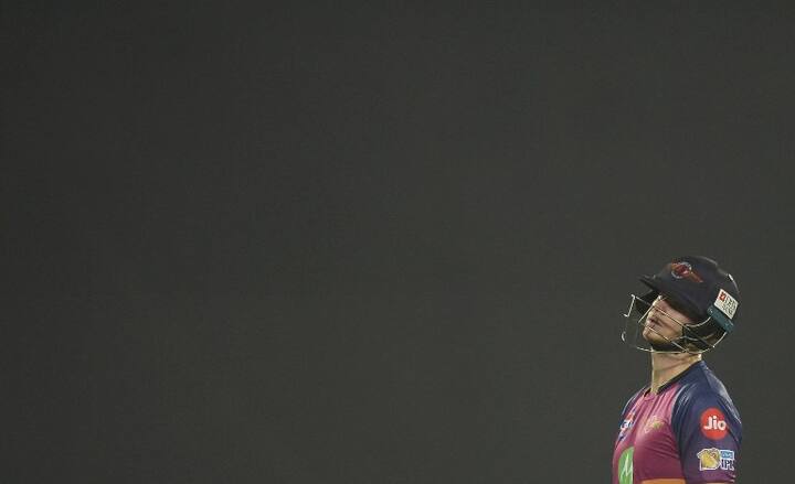 टॉस जीतकर पहले बल्लेबाजी करने उतरी मुंबई ने निर्धारित 20 ओवरों में आठ विकेट खोकर पुणे के सामने 130 रनों का लक्ष्य रखा और अपने गेंदबाजों के शानदार प्रदर्शन के दम पर पुणे को निर्धारित समय में छह विकेट लेकर 128 रनों पर रोक दिया.