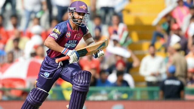 अजिंक्या रहाणे चैम्पियंस ट्रॉफी की टीम का हिस्सा हैं, लेकिन इस साल उनका आईपीएल में प्रदर्शन काफी खराब रहा है. टीम इंडिया के इस स्टार बल्लेबाज ने इस साल 16 मैचों में 382 रन ही बनाए हैं.