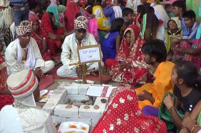 मध्य प्रदेश: सामूहिक विवाह में सरकारी आदेश जारी कर शिक्षकों से परोसवाया खाना Madhya Preadesh Government Ordered Teachers To Serve Food In Mass Wedding मध्य प्रदेश: सामूहिक विवाह में सरकारी आदेश जारी कर शिक्षकों से परोसवाया खाना