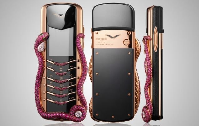 Vertu Signature Cobra Limited Edition Feature Phone Launched At Rs 2 3 Crores Vertu ने लॉन्च किया 2.3 करोड़ रुपए की कीमत वाला फीचर फोन, हेलीकॉप्टर से होगी होम डिलीवरी