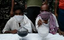 वेस्ट बंगाल : 70 करोड़ के सांपों के \'जहर\' के साथ पकड़े गए दो शख्स, पुलिस के होश उड़े