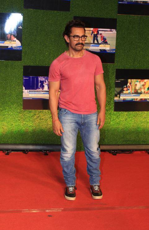 बॉलीवुड के मिस्टर परफेक्शनिस्ट कहे जाने वाले स्टार आमिर खान भी ‘सचिन: अ बिलियन ड्रीम्स’ के प्रीमियर पर नजर आएं.