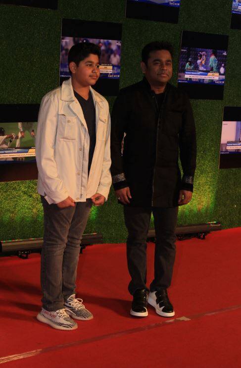 ‘सचिन: ए बिलियन ड्रीम्स’ को अपनी संगीत से सजाने वाले संगीतकार ए आर रहमान भी इस प्रीमियर में पहुंचे.