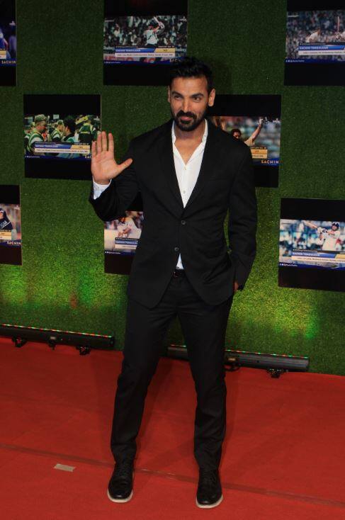 सचिन: अ बिलियन ड्रीम्स’ देखने बॉलीवुड स्टार जॉन अब्राहम भी प्रीमियर पर पहुंचे.