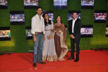 सचिन की फिल्म के प्रीमियर पर अपनी पत्नियों संग पहुंचे आशीष नेहरा और अजीत अगरकर