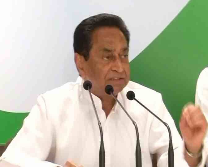 मोदी के तीन साल पर कांग्रेस का वार, बोलीं- ‘कलाकारी की हो रही है राजनीति, फैली बेरोजगारी’ Congress Press Conference On 3 Years Of Pm Modi Govt मोदी के तीन साल पर कांग्रेस का वार, बोलीं- ‘कलाकारी की हो रही है राजनीति, फैली बेरोजगारी’