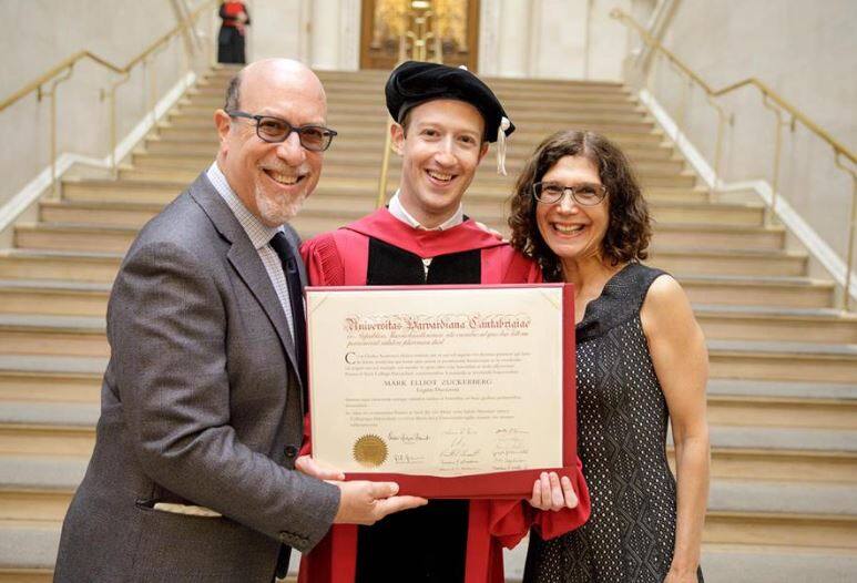13 साल के इंतजार के बाद हावर्ड ये मिली जकरबर्ग को डिग्री Mark Zuckerberg Gets Honorary Harvard Degree After 13 Year Of Dropping Out 13 साल के इंतजार के बाद हावर्ड ये मिली जकरबर्ग को डिग्री