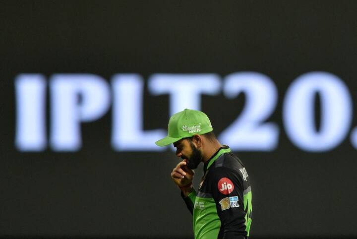 इस टूर्नामेंट के दौरान रॉयल चैलेंजर्स बैंगलोर टीम के कप्तान विराट कोहली को इंस्टाग्राम पर सबसे अधिक लोगों ने फॉलो किया.