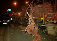 यमुना एक्सप्रेसवे पर ट्रक हादसे में दो लोगों की मौत, एक शख्स बुरी तरह जख्मी