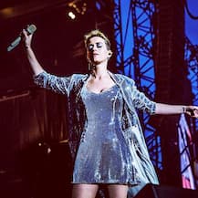 मंच पर ‘वार्डरोब मालफंक्शनिंग’ का शिकार हुईं पॉप स्टार केटी पेरी