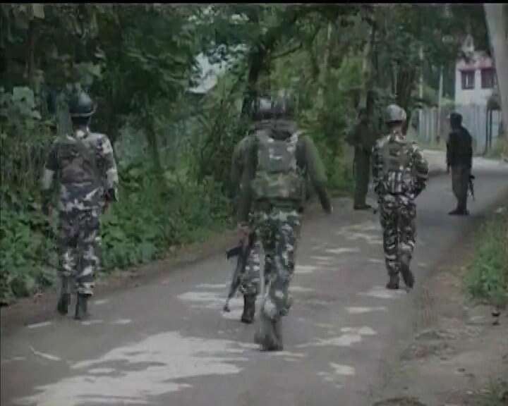 Jammu And Kashmir 2 Terrorists Killed In Encounter Between Security Forces And Militants In Sopore J&K: सोपोर में जारी मुठभेड़ में दो आतंकी ढेर, मौके से दो AK-47 और गोला बारूद बरामद