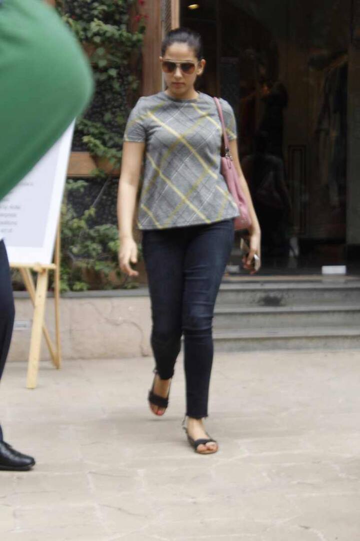 आगे देखिए मीरा की कुछ लेटेस्ट तस्वीरें-